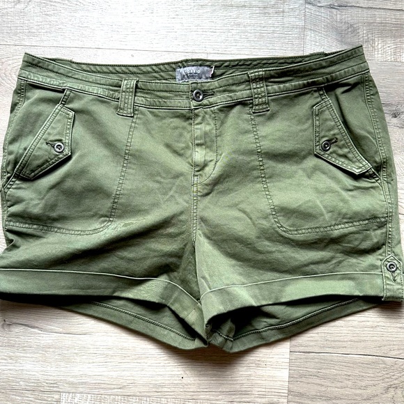 Torrid Shorts - Picture 1 of 2